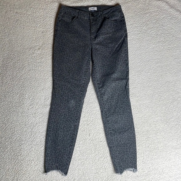 Jolt Animal, print, stretch, denim, jeans, raw ham Size 27 cheetah print - Picture 8 of 9